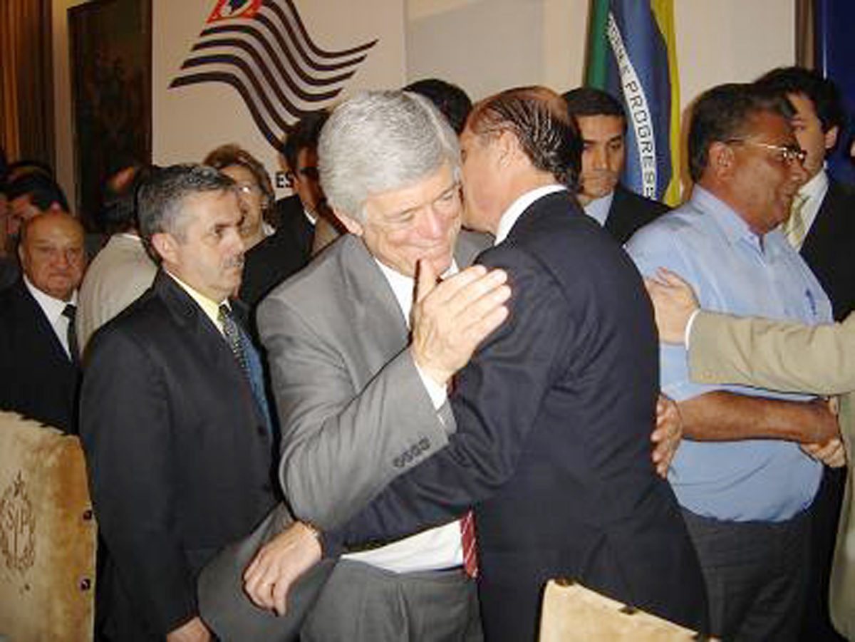 Deputado Milton Flvio e governador Geraldo Alckmin<a style='float:right;color:#ccc' href='https://www3.al.sp.gov.br/repositorio/noticia/03-2008/m Flavio alkmim.jpg' target=_blank><i class='bi bi-zoom-in'></i> Clique para ver a imagem </a>